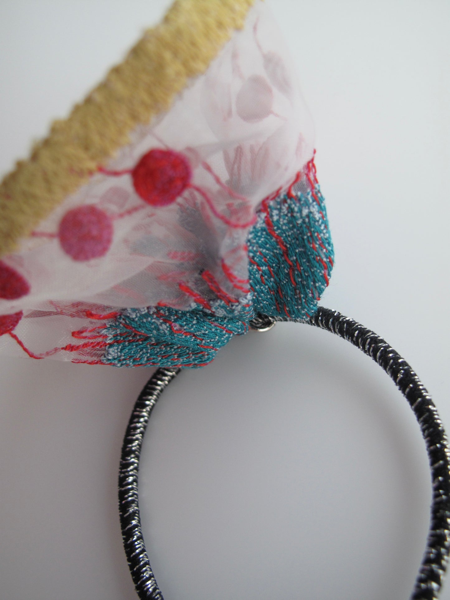 hair tie (mud fruit)