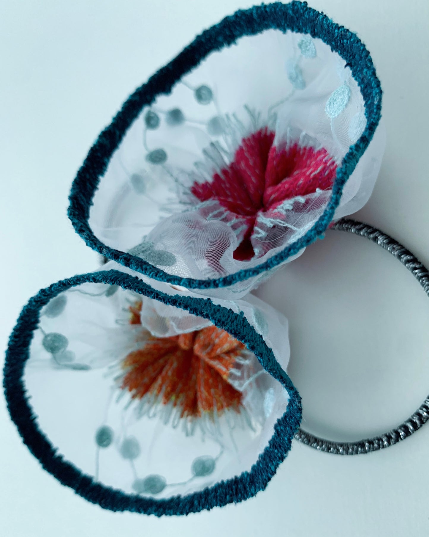 hair tie (snow scene orange)