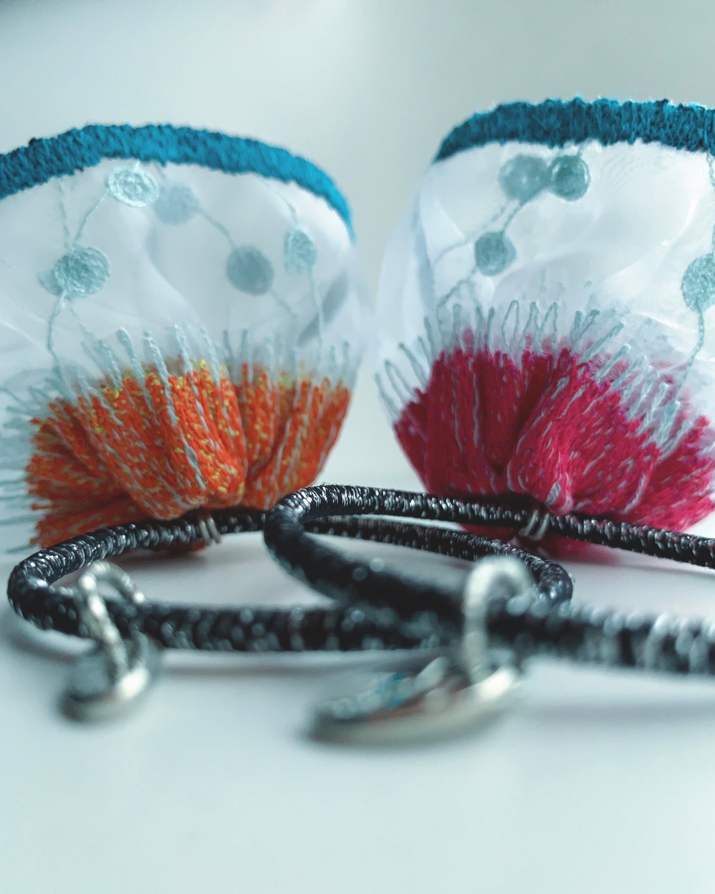 hair tie (snow scene orange)