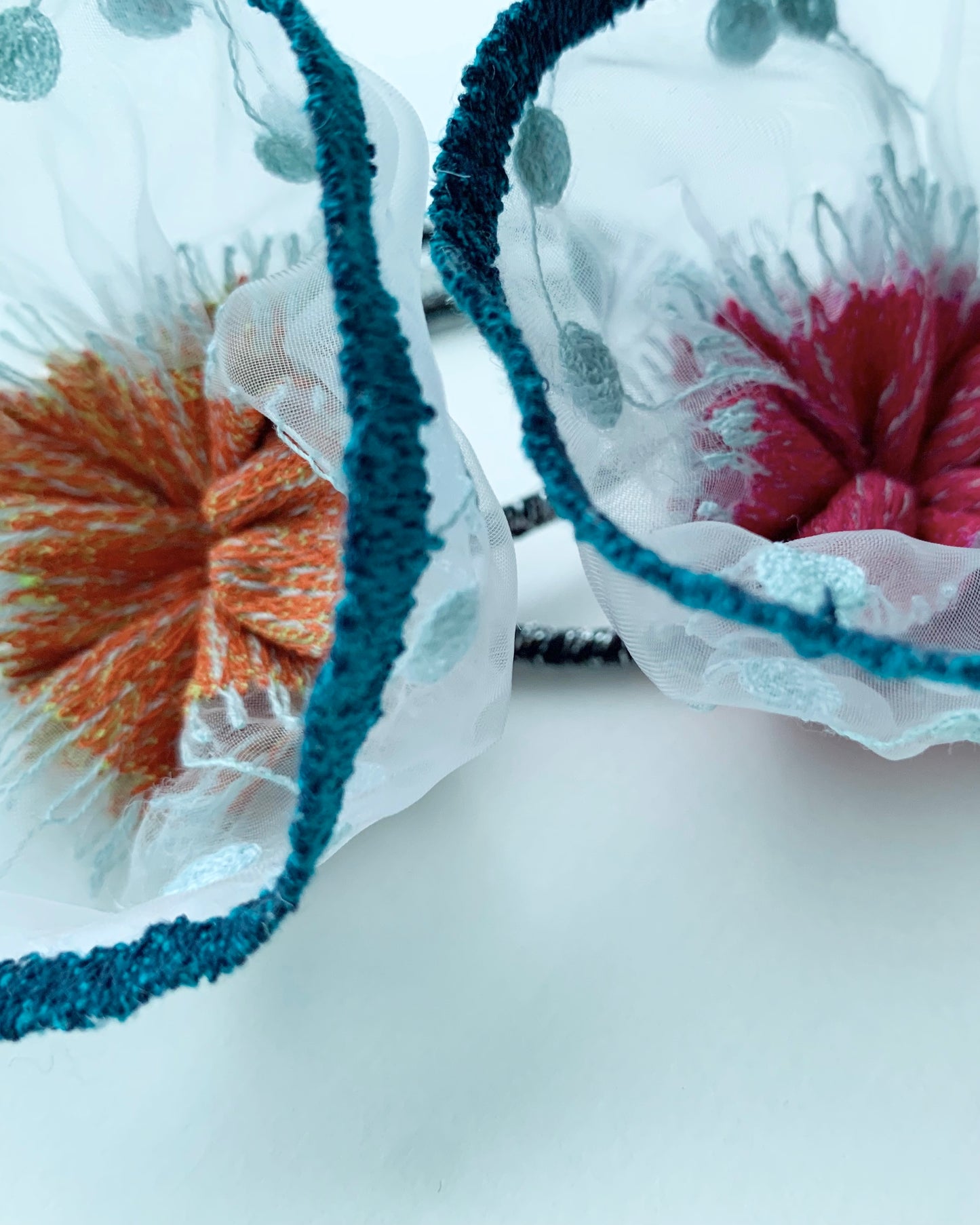 hair tie (snow scene orange)