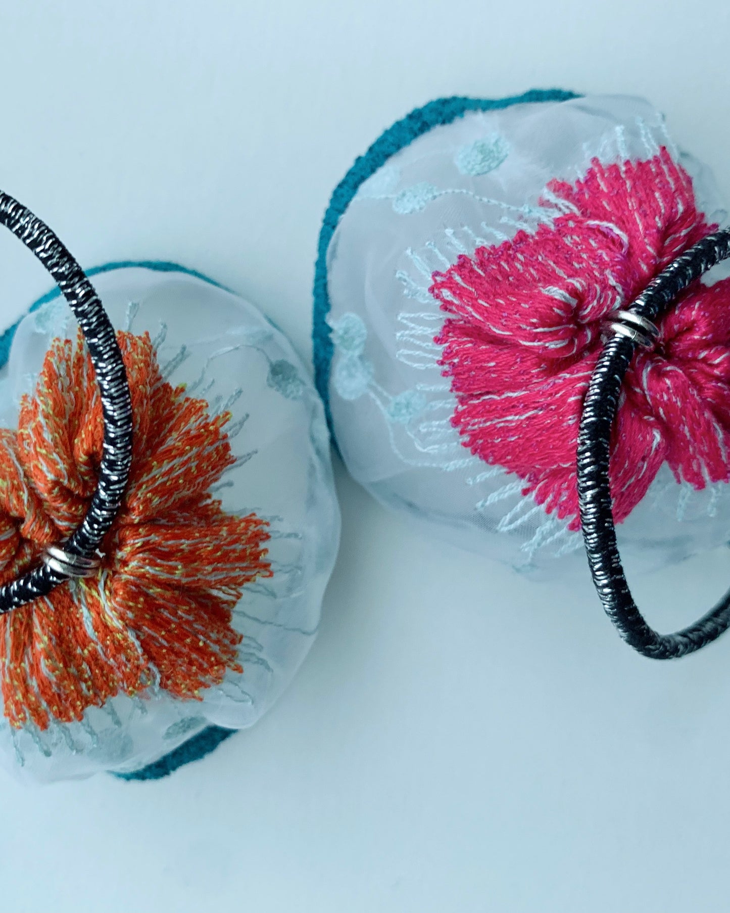 hair tie (snow scene orange)