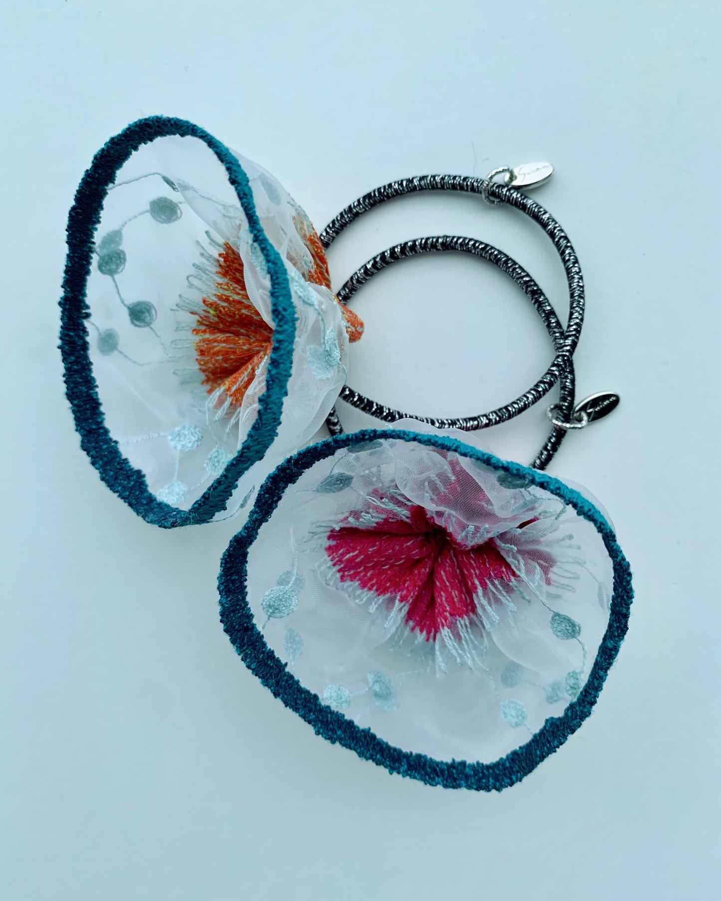 hair tie (snow scene orange)