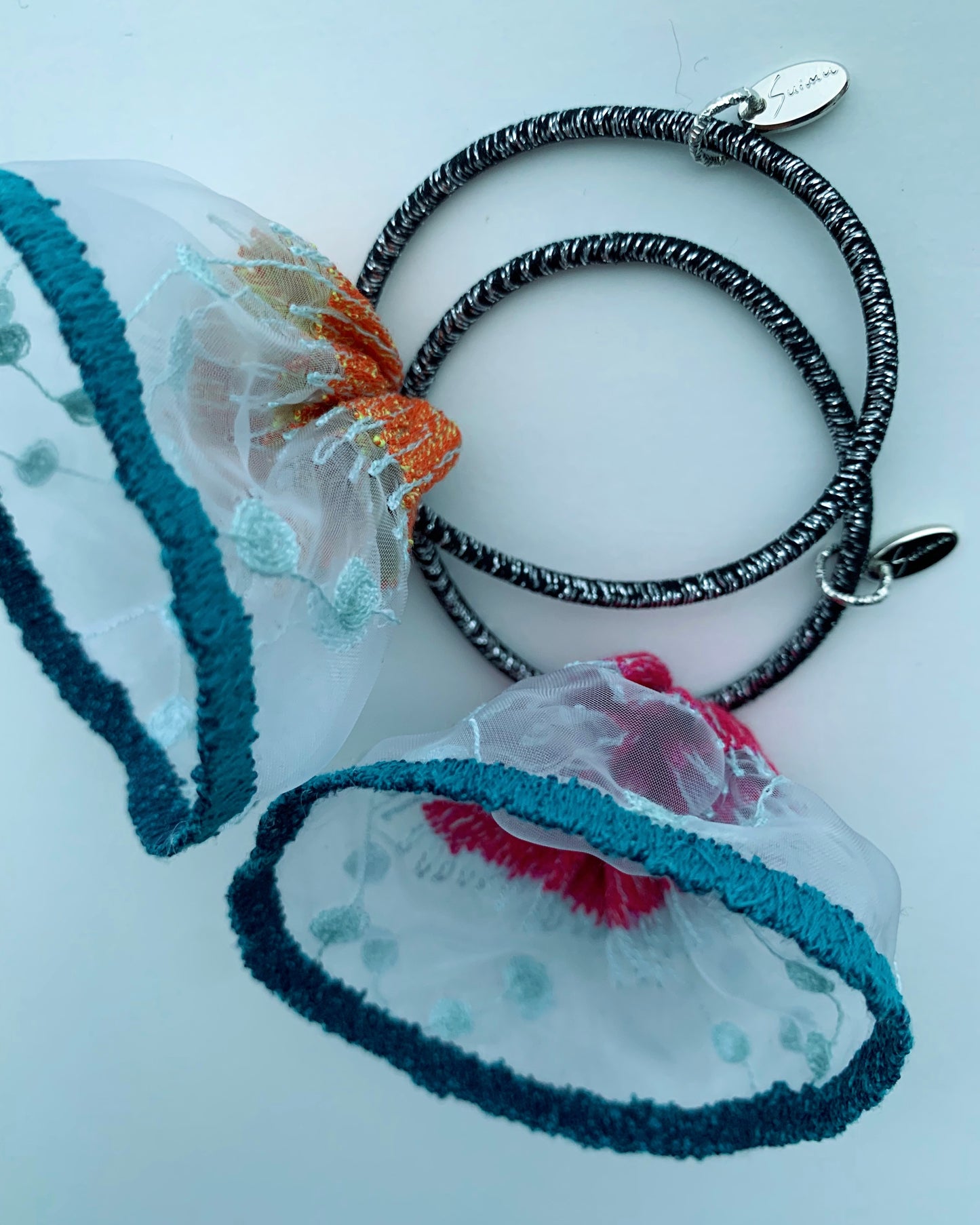 hair tie (snow scene orange)