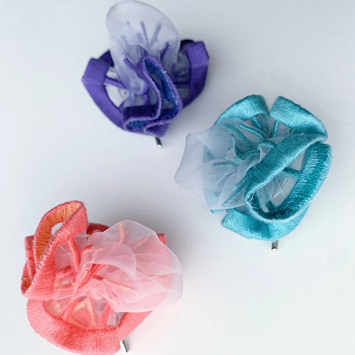 suimu(スイム)のオーガンジーにミシン刺繍した透明感と浮遊感のあるアクセサリー ポニーフック 個性的 お洒落 オシャレ おしゃれ
