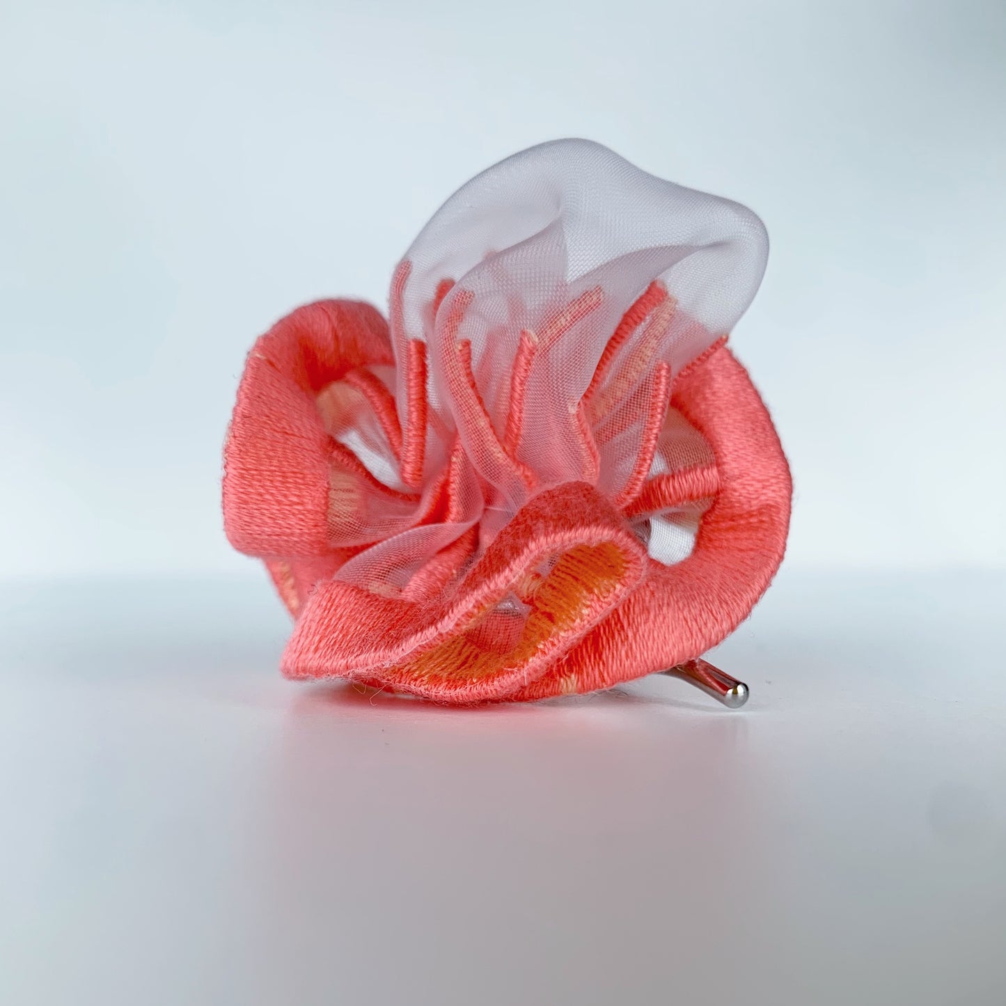 suimu(スイム)のオーガンジーにミシン刺繍した透明感と浮遊感のあるアクセサリー ポニーフック 個性的 お洒落 オシャレ おしゃれ