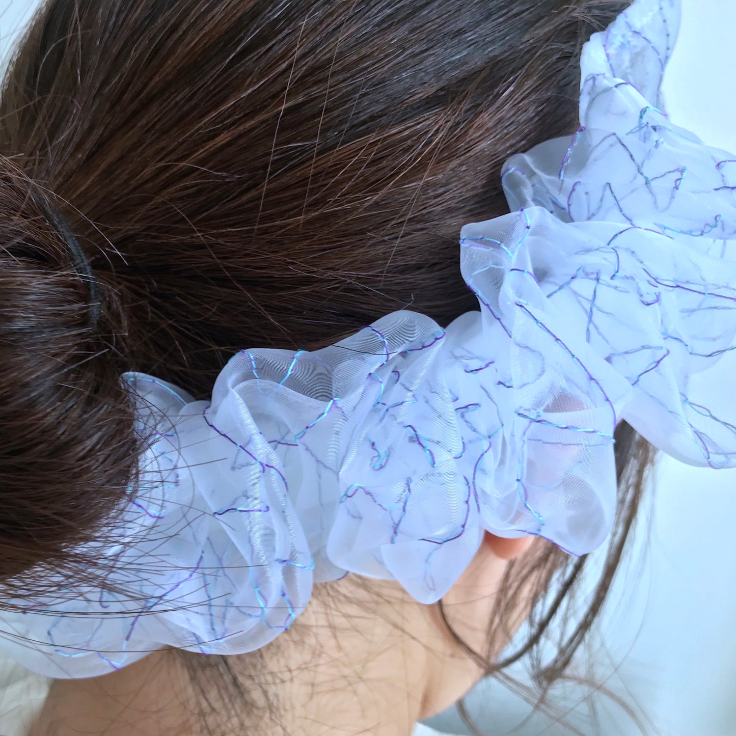 suimu(スイム)のオーガンジーにミシン刺繍した透明感と浮遊感のあるヘアアクセサリー バックスタイルにボリュームをもってくるオリジナルヘアバンド 個性的 お洒落 オシャレ おしゃれ
