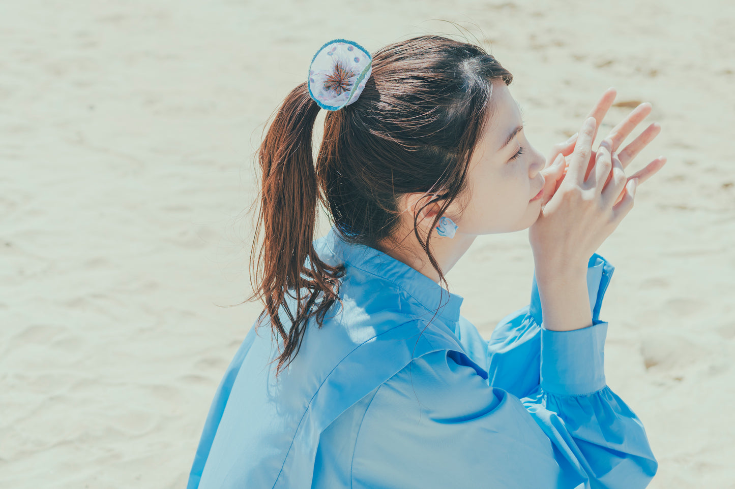 hair tie (contrary)