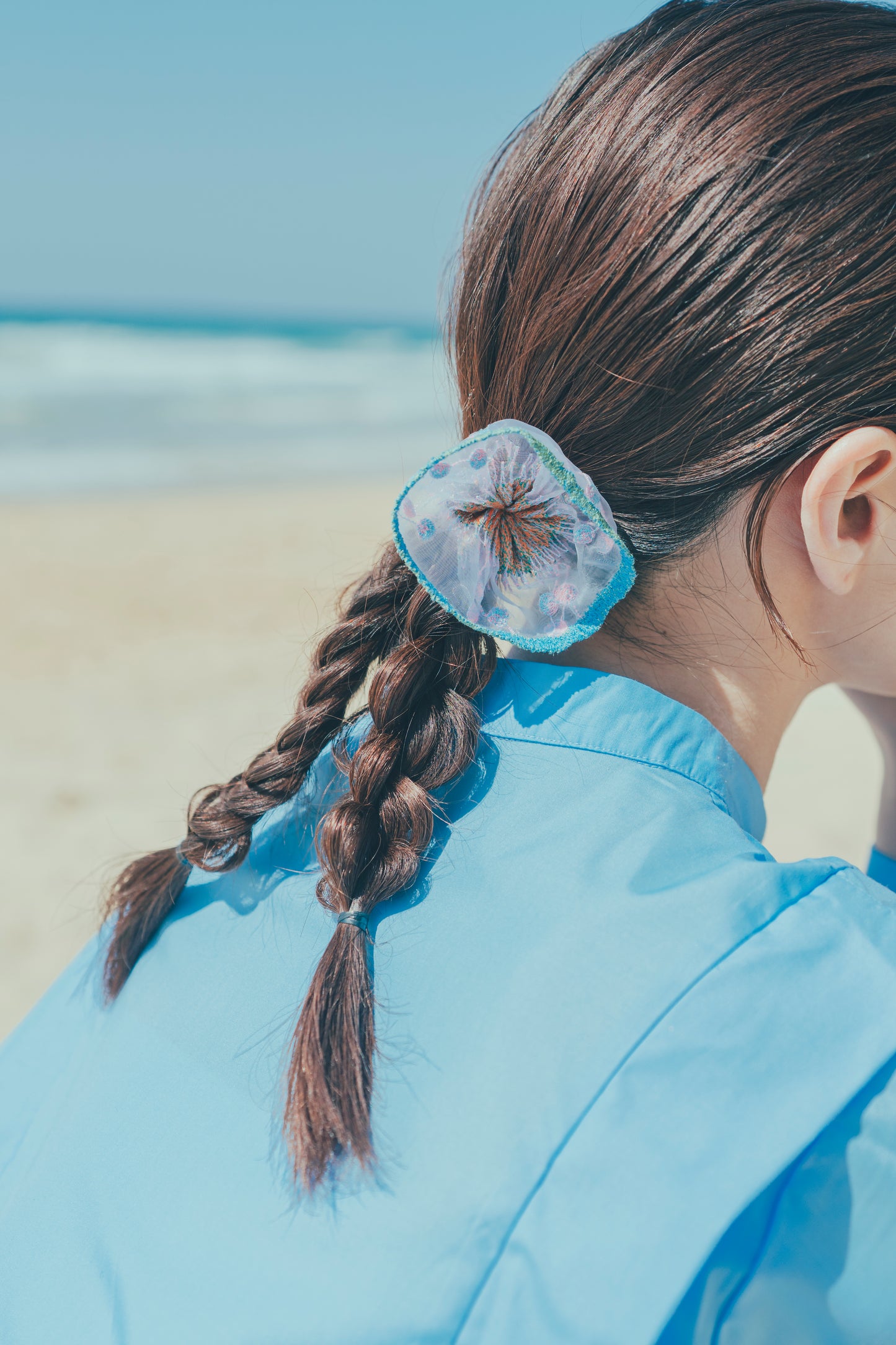 hair tie (contrary)